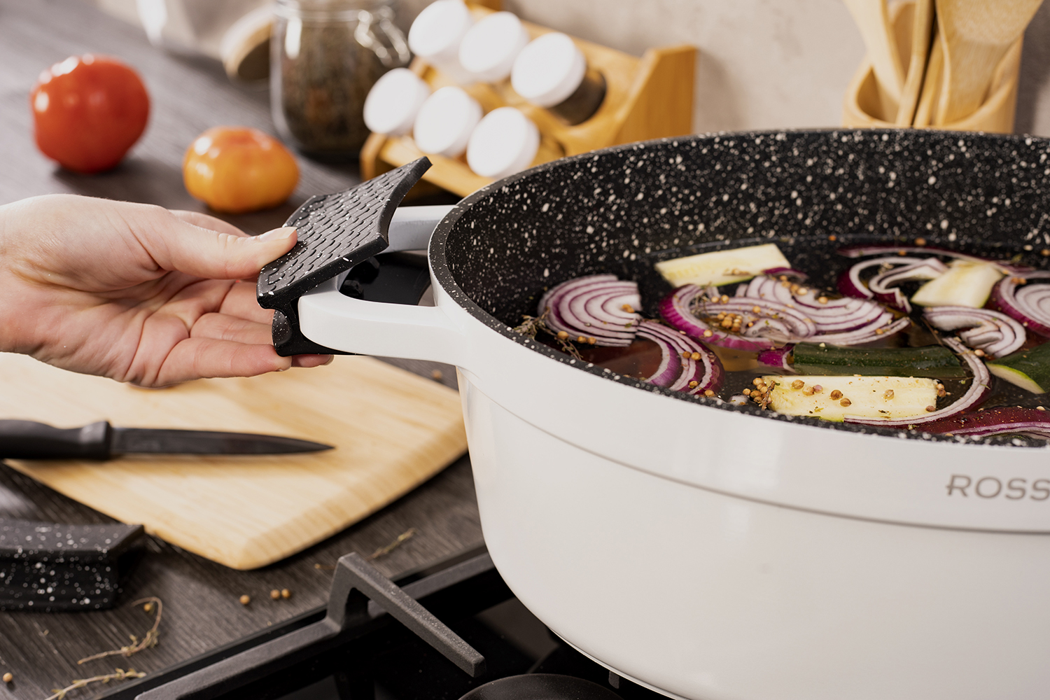 Njörd & Freya Cocotte En Fonte Émaillée 24 Cm – 3,5 L, Idéale Pour Rôtis, Ragoûts, Pain Maison – Tous Feux Dont Induction